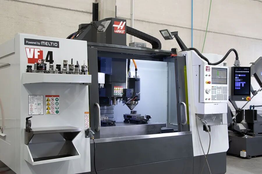 Haas TM-1P 与 Meltio Blue 集成的集装箱化混合制造系统